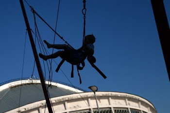 Фотография к новости: ЧП на аттракционе в Астане: девушка зависла в воздухе из-за скачка электричества