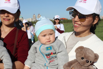 Фотография к новости: Малыши устроили в Астане "забег ползунков"