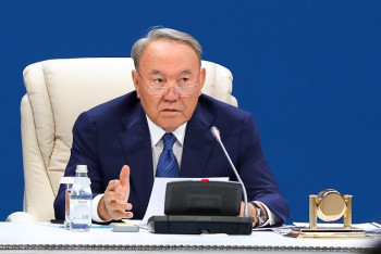 Фотография к новости: Чтобы у вас устроиться на работу техничкой, нужно дать взятку - Назарбаев акиму ЮКО 