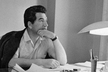 Фотография к новости: Отметить 90-летие Чингиза Айтматова в Астане предлагает Кыргызстан  