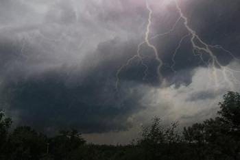 Фотография к новости: Дожди с грозами ожидаются на большей части территории Казахстана 1 июня 