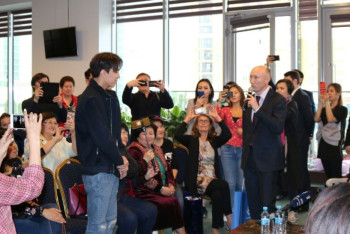 Димаш Кудайбергенов встретился со своими фанатами из Европы, Азии и США в Актобе