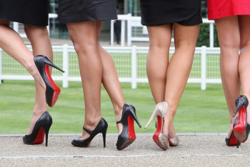 Фотография к новости: Каблуки женских туфель стали причиной протекающей кровли шымкентской многоэтажки 