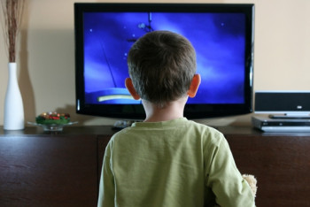 Мажилис одобрил законопроект, защищающий детей от вредной информации 