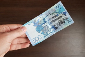 Фотография к новости: Премию в 30 МРП может получить налоговик за отказ от взятки в 500 тенге 