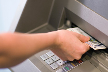 Фотография к новости: С карточки умершей пенсионерки сняли почти 700 тысяч тенге в Актобе