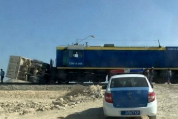 Фотография к новости: Столкновение КамАЗа и тепловоза в Мангистау произошло из-за нарушения ПДД