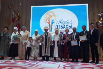 Фотография к новости: Семья Димаша Кудайбергенова выиграла гран-при в конкурсе "Мерейлі отбасы" в Актобе