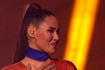 Фотография к новости: Наzима не сдержала слез после беседы по телефону с дочерью