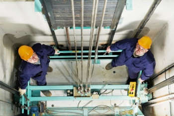 Фотография к новости: Акиматам будут выделять деньги на ремонты лифтов - Касымбек