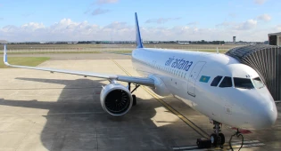 Air Astana расследует причины выезда самолёта за взлётную полосу