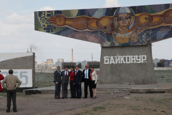 Фотография к новости: Международные экипажи "СОЮЗ МС-09" прибыли на Байконур