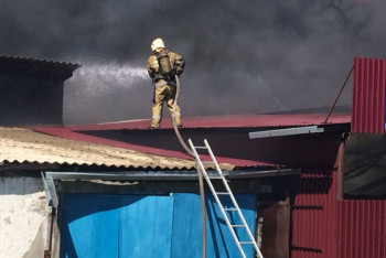 Фотография к новости: Склад с шинами загорелся в Алматинской области