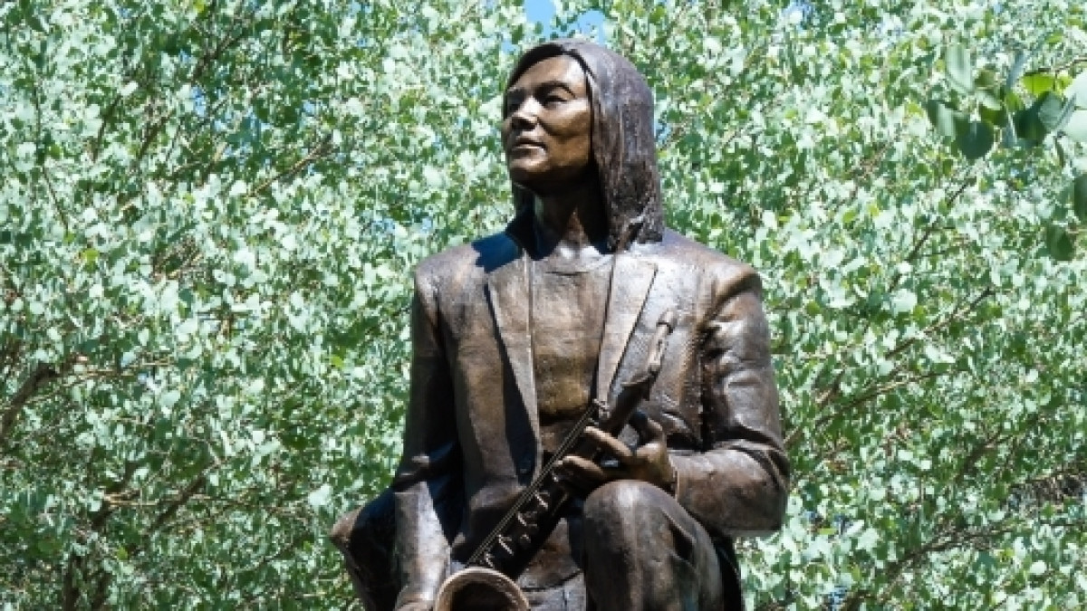 Батырхану Шукенову установили памятник в Кызылорде