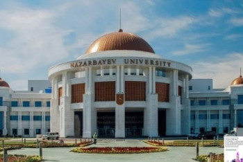 Фотография к новости: Спикеры АЭФ проводят лекции для студентов Астаны