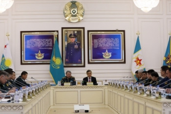 Фотография к новости: Лучших командиров взводов и рот наградил министр обороны РК 