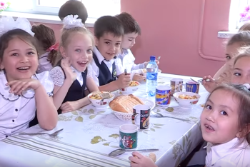 Фотография к новости: Встретили как "врагов" - в Шымкенте начался мониторинг школьных столовых 