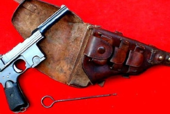 Фотография к новости: Пистолет начала 20 века сдал в полицию алматинец 