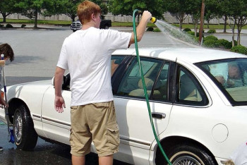 Фотография к новости: Мыть машины заставляли школьников учителя в Шымкенте 