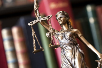 Фотография к новости: Правосудие осуществляется не через Facebook и СМИ – судья