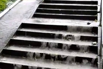 Фотография к новости: Дождь в Алматы: затоплены дороги, тротуары и подземные переходы