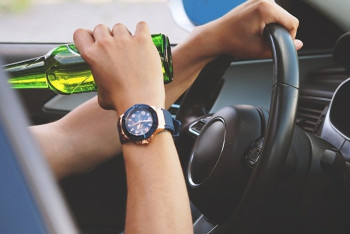 Фотография к новости: Водитель был пьян – полиция о наезде на здание акимата в Актобе  