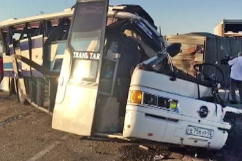 Грузовик столкнулся с пассажирским автобусом в Карагандинской области
