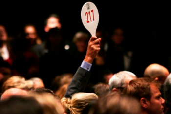 Межкомнатные двери и зимние шины распродаёт посольство США в Астане  