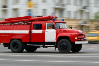 Фотография к новости: Из горящей многоэтажки в Таразе эвакуировали 12 детей  