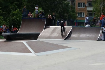 Женщины и подростки не поделили скейт-парк в Костанае