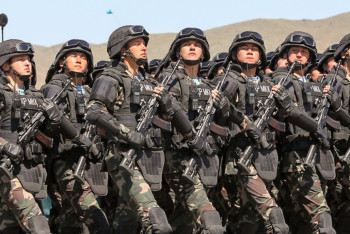 Мен қазақпын - песня с боевого парада набирает популярность в Казнете