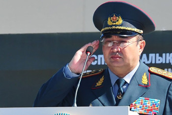 Министр обороны РК поздравил военнослужащих с праздником