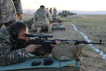 Сапарбаев, Исекешев и Байбек надели военные бушлаты, чтобы принять участие в параде