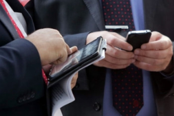 Фотография к новости: Казахстанским чиновникам вернут смартфоны в сентябре  