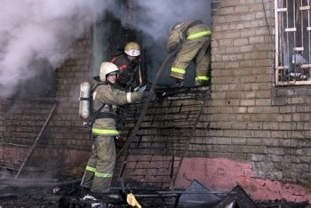 Эвакуировано 35 человек из горящей многоэтажки в Алматы