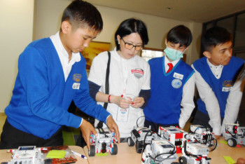 Фотография к новости: Турнир по робототехнике собрал более 60 мастеров технического творчества в Талдыкоргане