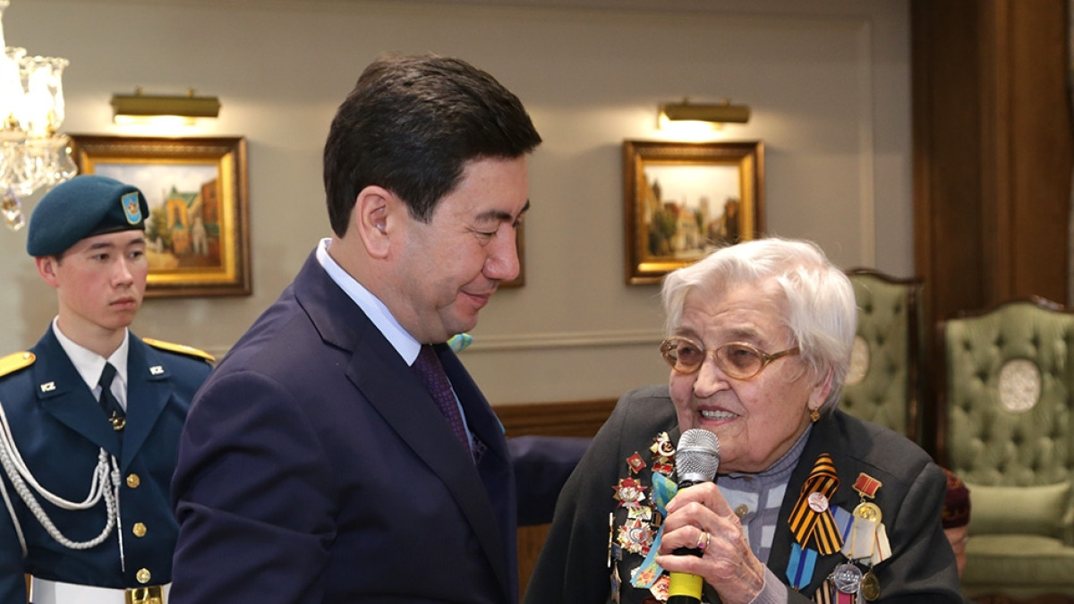 Спасибо, что подарили нам мирное небо - Ерлан Кошанов поздравил ветеранов ВОВ