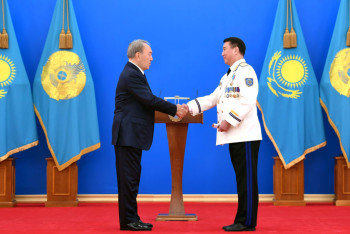 Нурсултан Назарбаев поздравил военнослужащих с Днём защитника отечества