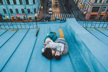 Фотография к новости: Очередное видео гуляющих по крыше подростков в Костанае попало в сеть