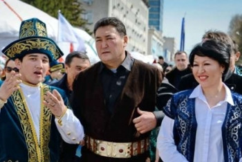 Аким стал звездой Instagram благодаря "брутальному" костюму в Павлодаре