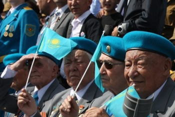 Фотография к новости: Единовременную выплату ветеранам ко Дню Победы увеличат в ЗКО  