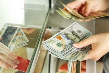 Всё больше денег отправляют казахстанцы в Россию