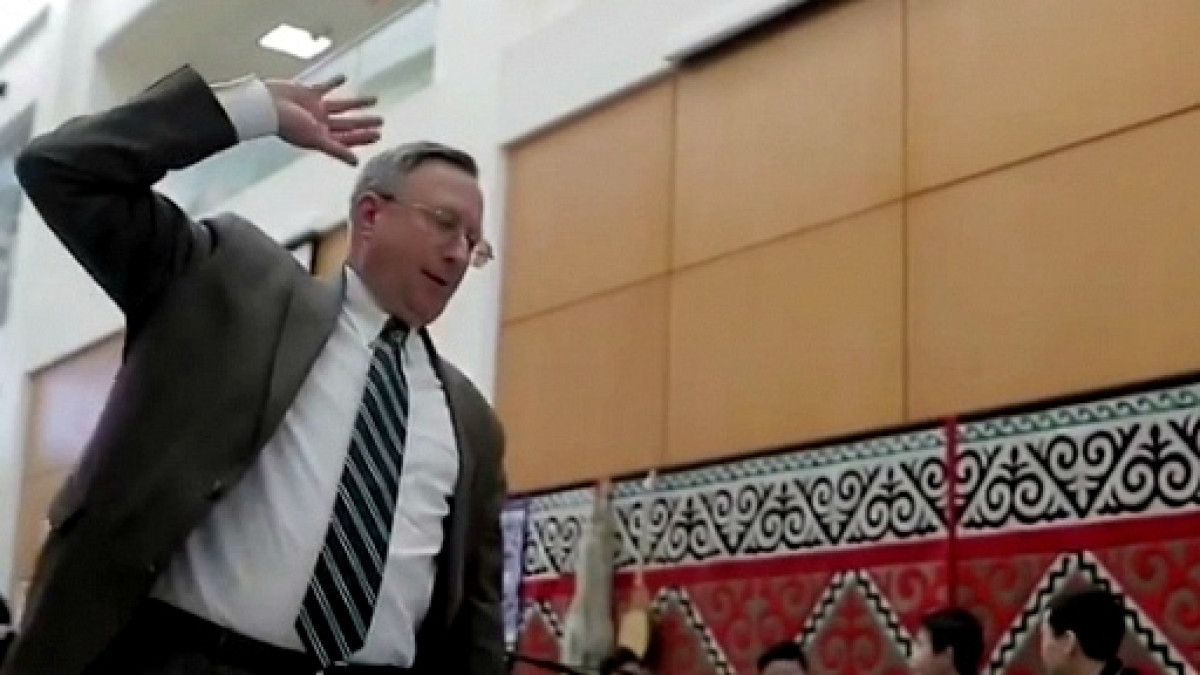 Кара жорга станцевал посол США 