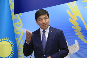 Фотография к новости: Байбек открыл библиотеку, где можно говорить вслух