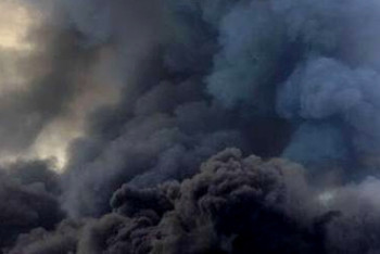 Восемь человек эвакуировали из горящего здания "Нур Отана" в Жамбылской области