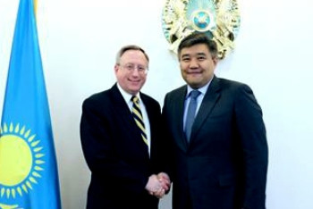 О взаимоотношении государства и религии в Казахстане рассказал Калетаев послу США  