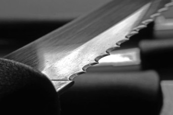 Угрожая обрезом и ножами, банда вымогателей ограбила бизнесмена ЮКО и скрылась 