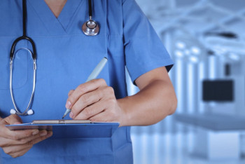 Задержанный в юрте со взяткой главврач райбольницы приговорён к штрафу