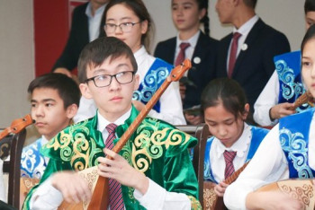 Фотография к новости: Кюй Курмангазы одновременно исполнят 500 домбристов в Астане