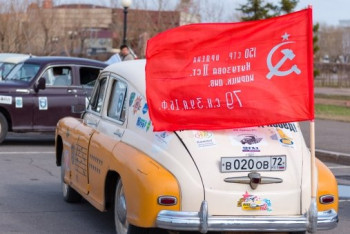 Фотография к новости: Российский кортеж из раритетных автомобилей прибыл в Астану